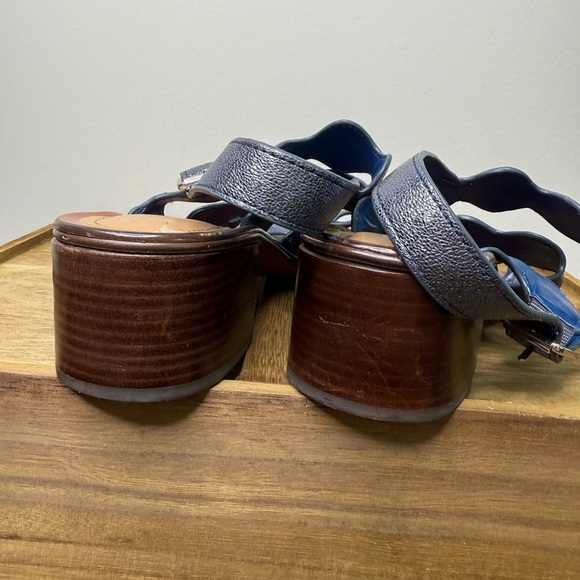 Marc Fisher Omalla Scallop Sandal - Picture 8 of 10